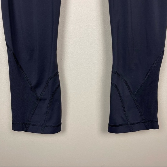 Lululemon Black Cropped Leggings Size 6 - Picture 6 of 7
